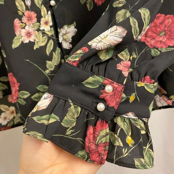 Floral Ruffle Black Blouse - Picture 6 of 12
